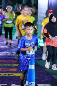 BIB: 3106
                            <button type="button" onclick="openModal(26255392)" class="btn btn-primary btn-sm float-right btn-popup" data-toggle="modal" data-target=".modal-high-quality">
                        <i class="fas fa-shopping-cart"></i> Add to Cart
                    </button>
                                            <button type="button" onclick="isThisMe(26255392, true)" class="btn btn-success btn-sm float-right btn-popup btn-isme hidden" data-toggle="tooltip" data-placement="bottom" title="นี่คือรูปของคุณใช่ไหม คลิกที่นี่เพื่อเอาเข้าอัลบั้ม">
                        <i class="fas fa-plus"></i> Add to album
                    </button>
                    <button type="button" onclick="isThisMe(26255392, false)" class="btn btn-warning btn-sm float-right btn-popup btn-isnotme hidden">
                        <i class="fas fa-ban"></i> Remove from album
                    </button>